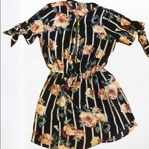 Women’s floral J for Justify medium top with front half zipper